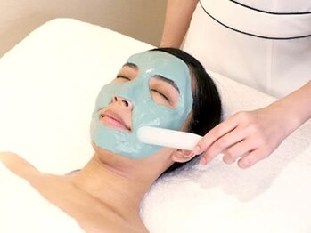 ラ パルレ 新宿本店の写真/【ブライダル花嫁・毛穴レス透明肌】美肌フェイシャル×全身痩身/360度”ドレス映え”エステ体験80分¥7000