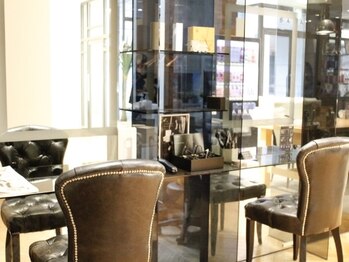 カドル 福岡天神店(KADORU)/小顔矯正 小顔整体サロン KADORU