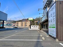 整骨院こころ 祇園院の雰囲気（広々とした駐車場。）