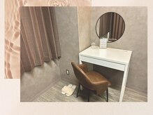 お部屋が半個室♪ドライヤーや日焼け止め完備しております！