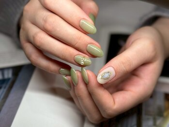 アース ネイルアンドアイラッシュ 甲府昭和店(HAIR & MAKE EARTH Nail&Eyelash)/ワンポイントデザイン　￥7500