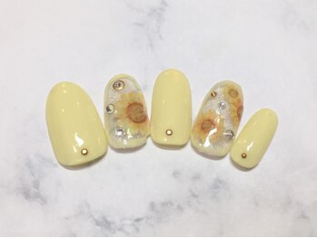 クイーンビー(QUEEN BEE)/ひまわりネイル