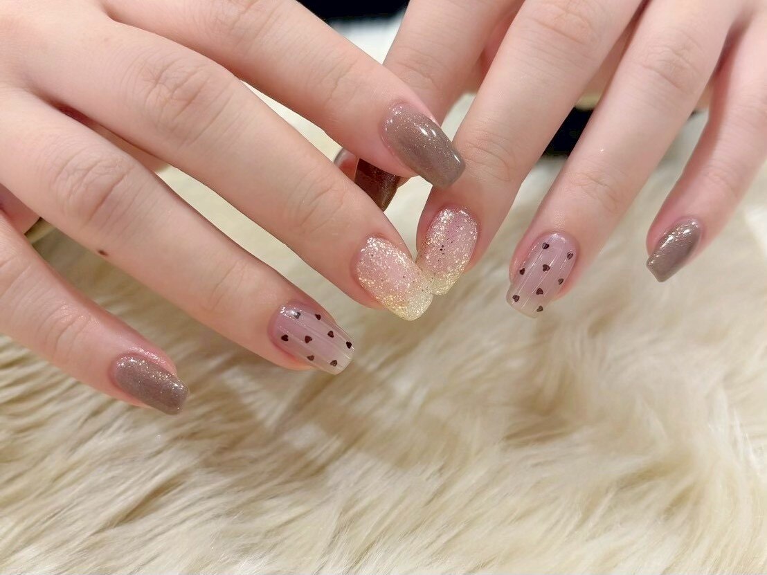 2025年-2026年冬トレンド】ベージュ ハートのネイルデザイン集｜人気順