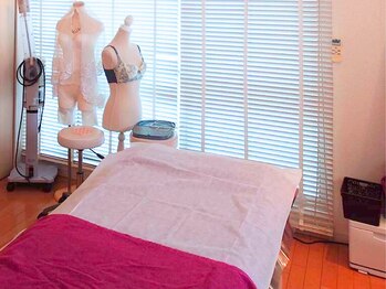 サロンハナ(Salon HANA)/清潔な施術ベットです