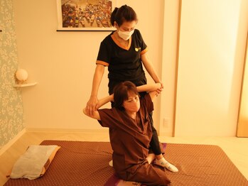 コムローイ/タイ古式ストレッチ