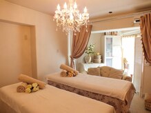 メアリーズ ボーテ 目黒店/白とゴールドを基調としたお部屋