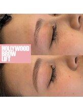 サロンドオズ(Salon de OZ)/ハリウッドブロウリフト