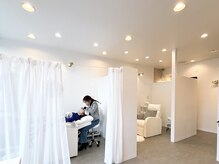 リズラッシュ(Rizz lash)の雰囲気（落ち着いた雰囲気の個室でリラックスして施術していただけます♪）