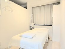 ポーラ ザ ビューティ 新橋店(POLA THE BEAUTY)の雰囲気（個室で大きめのベッドでゆったり。ベッドシートで衛生面も安心。）
