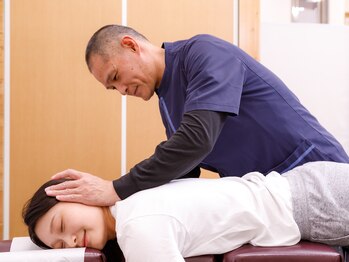 ひがし鍼灸整骨院 森ノ宮院/首と肩のアジャストストレッチ