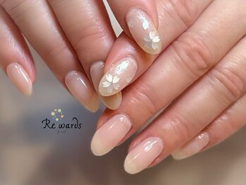 ホワイト桜ネイル