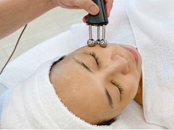 パンパラソル(Pin Parasol)の写真/結果重視☆頭から引き上げるので小顔はもちろん、お顔のたるみケアやリフトUPにもオススメ！初めての方も◎