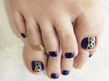 フレイムス アイラッシュ アンド ネイル(FRAMES)/ブルー×ゴールドフットネイル♪