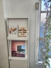 カラーレス(COLORLESS)/日の光が差し込む店内2.