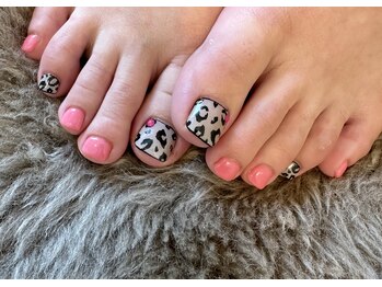 ヒョウ柄フットネイル