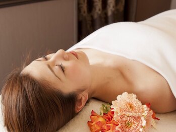 トータルビューティーサロン シフォン(Cfon)の写真/【贅沢1dayブライダル120分コース¥19800】お顔&ドレスから見えるお背中・デコルテ・腕まで美肌に♪