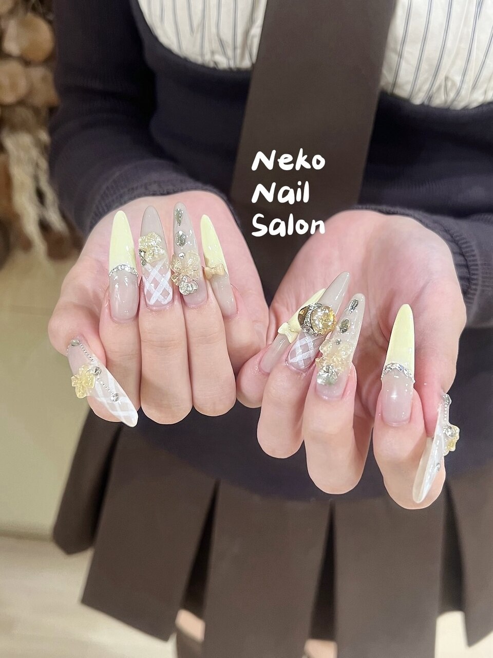 2025年-2026年冬トレンド】フレンチ スーパーロングのネイルデザイン集