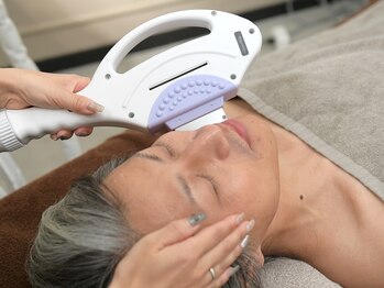 アンパリス(un pas-lis)の写真/痛みの少ない＜ルミクス脱毛＞導入店！最新「ルミクスA9脱毛機」で、ヒゲ・全身脱毛もスピーディ＆低刺激！