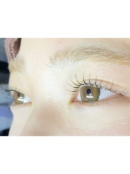 ナチュラル上品な目元にしたい