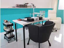 ティンカーベル(TinkerBell)の雰囲気（白を貴重とした雰囲気の店内♪）