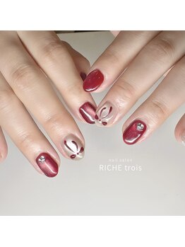 リッシュ トロワ(RICHE trois)/ぷるんとマグのホリデーネイル♪