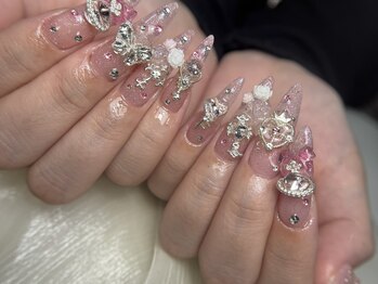 LUCI NAIL新大久保【ルシ ネイル】長さだし/持ち込み/ゴテゴテ/パラジェル/フィルイン/