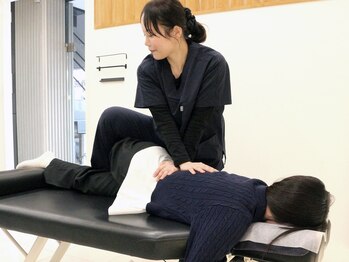 神戸岡本鍼灸整骨院の写真/慢性的な腰の痛みから解放される日々を目指す!
健康な身体づくりを一緒にサポートします!