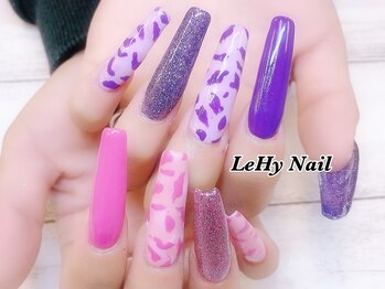 レヒネイル(LeHy nail)/ラメ×アニマル柄ネイル