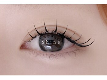 シャイン(Shine)の写真/【ご新規様限定】ダメージを抑えた次世代まつげパーマで理想の目元へ☆ナチュラルから韓国風まで似合わせ◎