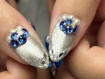 サロンドフォーエイチ(salon de 4H)/ビジューでキラキラな指先へ♪