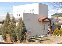 頭のオアシすぱ/建物外観と駐車場は正面です。