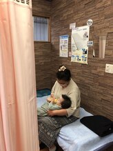 整体院あゆむ/ベット　着替えスペース