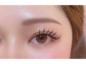 シェリー(Cherie)の写真/軽い付け心地でモチ抜群!フラットラッシュ120本¥4980にプラス料金でワンホンマツエクに変更も可能◎