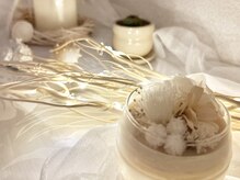 ホワイトインテリアのお部屋で落ち着いた時間をお過ごしください