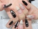 モノトーン個性派ネイル