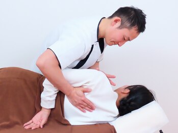 のと整体 金沢本院の写真/マッサージですぐ戻る!つらい首・肩の症状をお任せ♪
忙しいあなたも通いやすく、気持ちまで明るい毎日へ