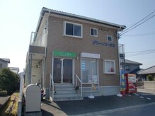 らくーら整体/外観（ベージュの建物です。）