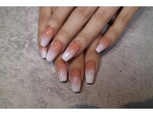 ネイルサロン R/グラデーション　TOMO