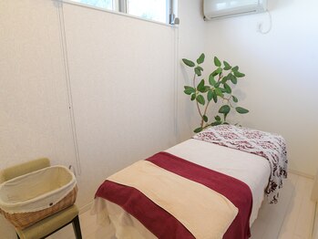 虹 アヌエヌエ(anuenue)/施術台は完全個室です。