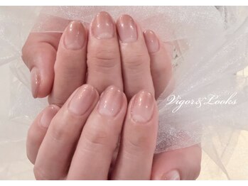 ヴィガー アンド ルックス 白金 目黒(Vigor&Looks)の写真/【ワンカラー・ラメグラ¥6000～、カラグラ¥6500～】シンプルネイルでも指先を美しく見せる技術は圧巻★