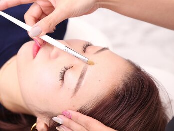ブランジュ(Blange)/アイブロウ施術中