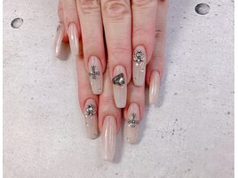 ロングホワイトネイル