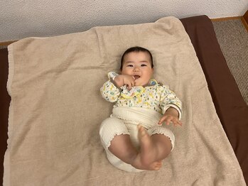 子育てママの整体サロン/施術中のお子様の様子