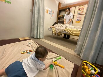 子育てママの整体サロン/施術中のお子様の様子