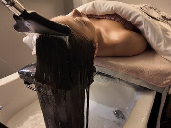 ワイエスヘッドスパ(YS)の写真/デスクワークやスマホの使い過ぎによる目・肩首のお疲れに！駅徒歩1分でお買い物・お仕事帰りにも♪