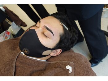 スター 新宿 新宿御苑(★STAR)/施術中メンズアイブロウWAX/新宿