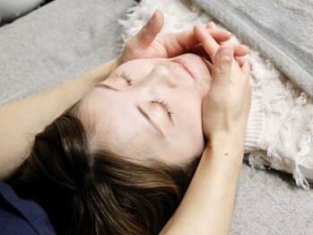 カドル 福岡天神店(KADORU)/小顔矯正 小顔整体サロン KADORU