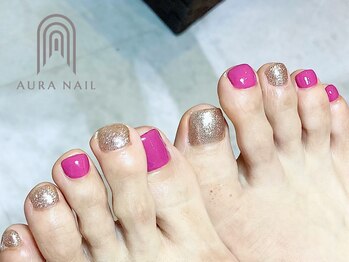 オーラ レアレア市川店内(AURA)/鮮やかなピンクとラメのフット！