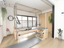 ピラティスコパー(Pilates Copar.)の雰囲気（開放的な明るいプライベート空間でリラックスしながら動ける）