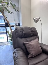 ニール イリ(NEELU ILI)